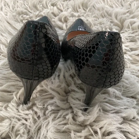 Black Lacquered Snake Skin Heels Size 38 - Picture 2 of 6